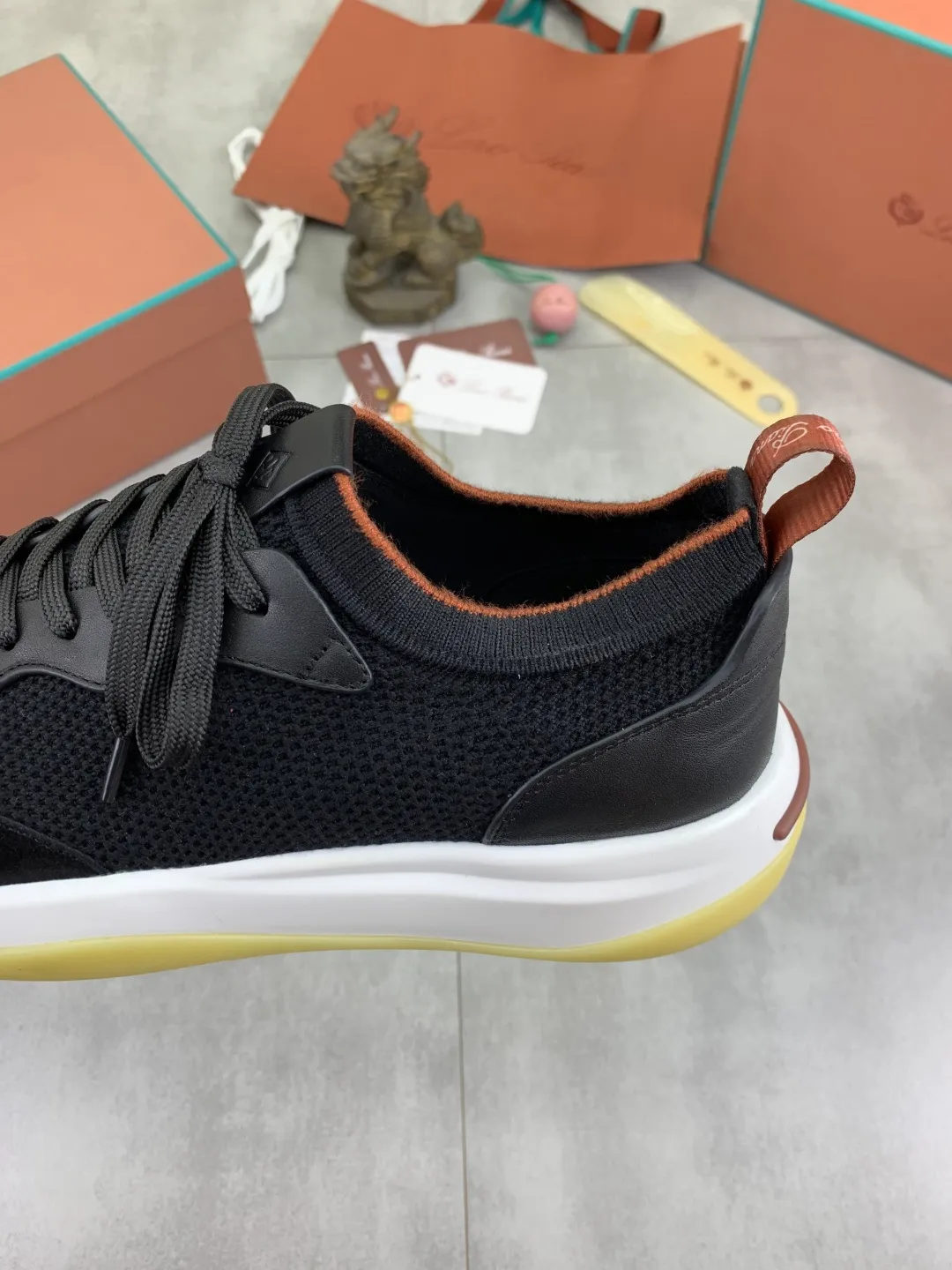 Men's Men's Shoes 💰P620 New 💰High Quality Latest Casual Shoes Loro Piana 💯Top Authentic Grade💯Buy the original 1:1 copy💯 Founded the existing Loro Piana company on April 24, 1924. It is now the sixth generation of family business, providing top quality products to customers who are discerning about taste and quality. Imported original fly woven fabric with cowhide fabric, plain calfskin lining, hand-stitched thread with cowhide feet, original packaging, code number: 38-44 (customized for 45 and 46), seven colors available
